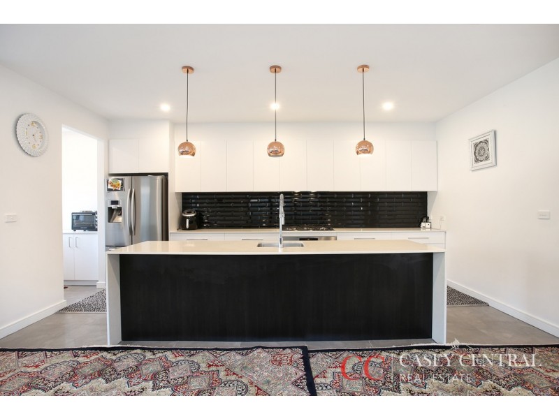 54 Karawarra Circuit, Cranbourne North VIC 3977