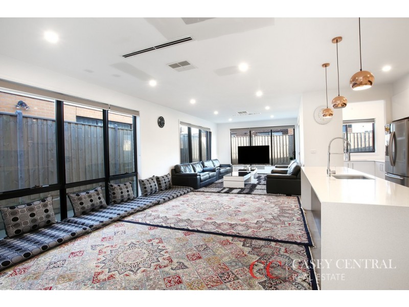 54 Karawarra Circuit, Cranbourne North VIC 3977