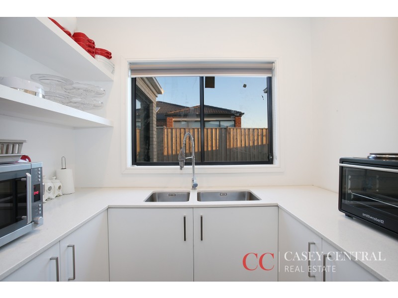 54 Karawarra Circuit, Cranbourne North VIC 3977