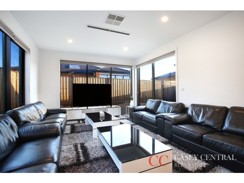 54 Karawarra Circuit, Cranbourne North VIC 3977