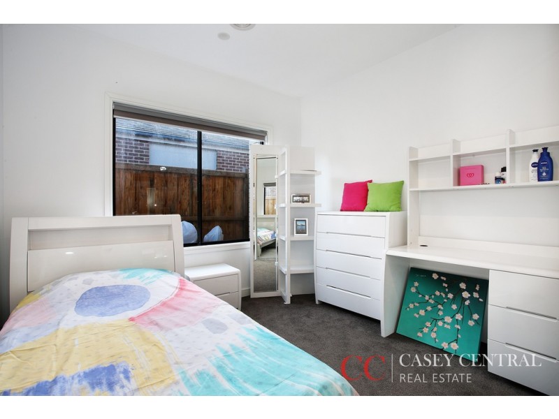 54 Karawarra Circuit, Cranbourne North VIC 3977