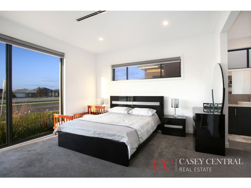 54 Karawarra Circuit, Cranbourne North VIC 3977