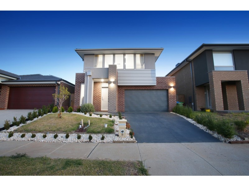 8 St Gwinear Lane, Cranbourne North VIC 3977