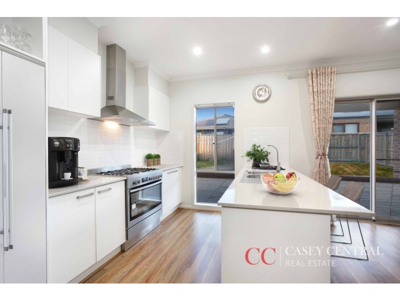 8 St Gwinear Lane, Cranbourne North VIC 3977