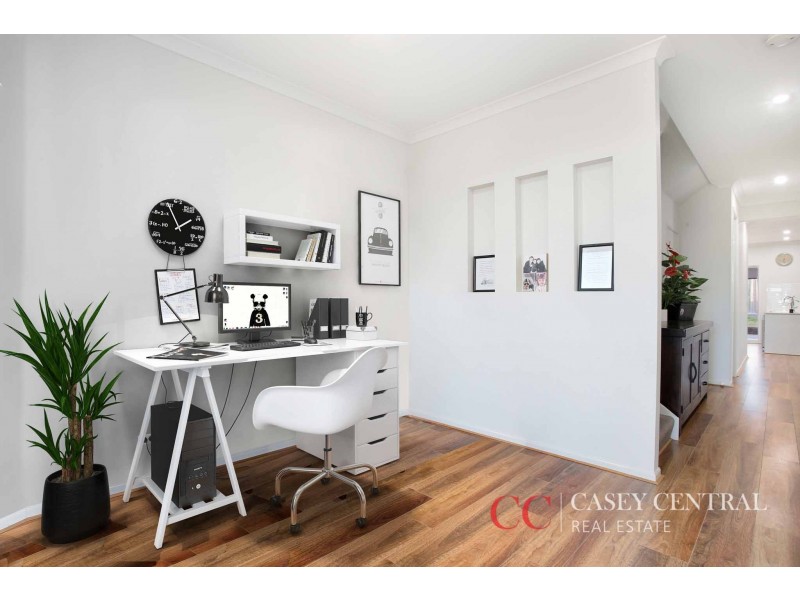 8 St Gwinear Lane, Cranbourne North VIC 3977