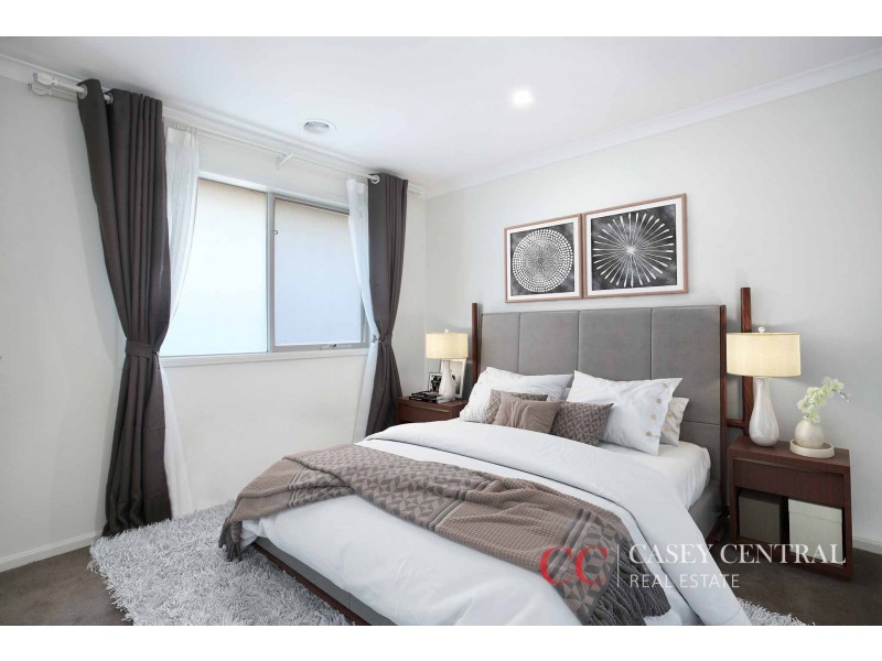 8 St Gwinear Lane, Cranbourne North VIC 3977