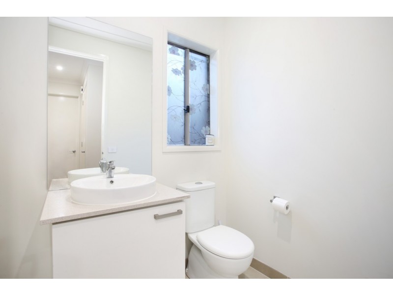 8 St Gwinear Lane, Cranbourne North VIC 3977