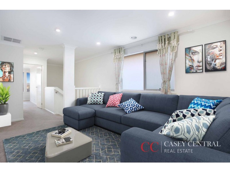 8 St Gwinear Lane, Cranbourne North VIC 3977