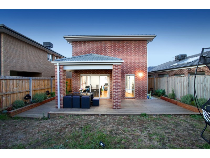 8 St Gwinear Lane, Cranbourne North VIC 3977