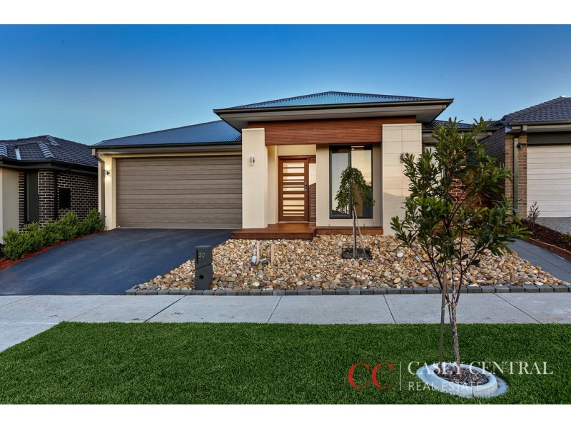 30 Shanahans Drive, Cranbourne North VIC 3977