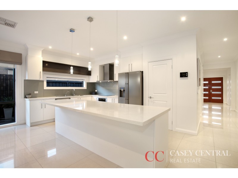 34 Mannavue Boulevard, Cranbourne North VIC 3977