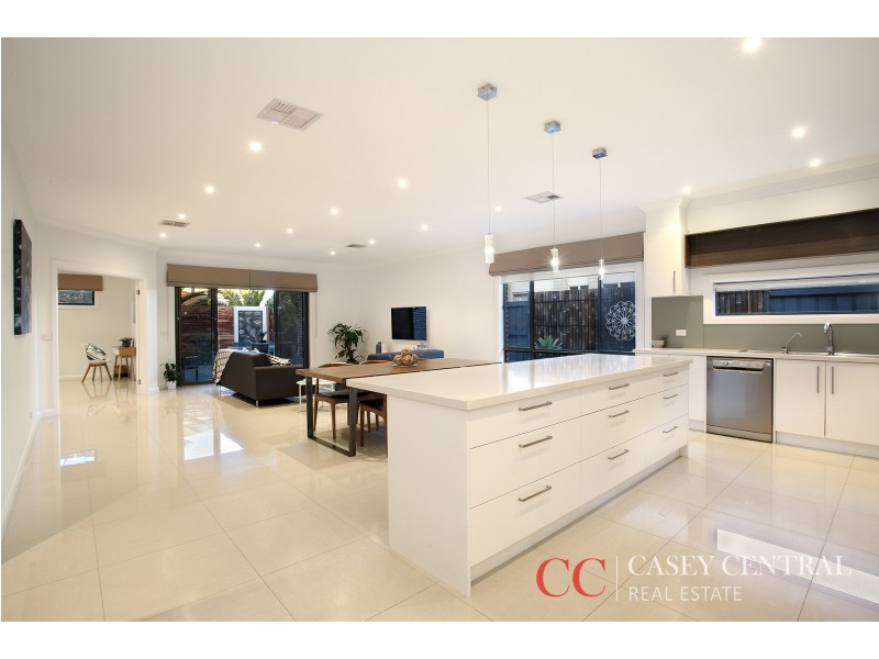 34 Mannavue Boulevard, Cranbourne North VIC 3977