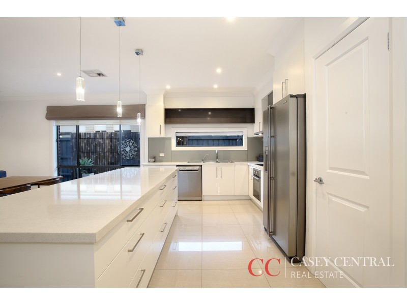 34 Mannavue Boulevard, Cranbourne North VIC 3977