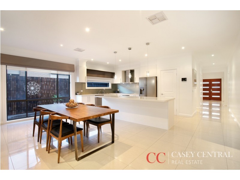 34 Mannavue Boulevard, Cranbourne North VIC 3977