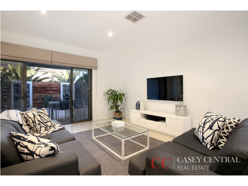 34 Mannavue Boulevard, Cranbourne North VIC 3977