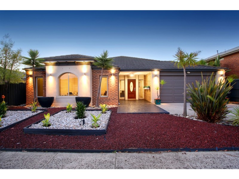 7 Newton Drive, Cranbourne North VIC 3977