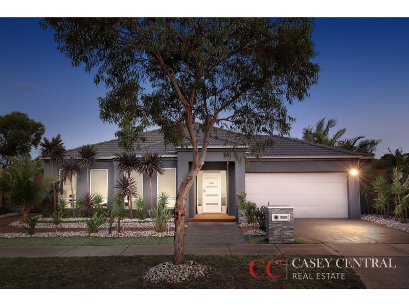 12 Perry Circuit, Cranbourne North VIC 3977