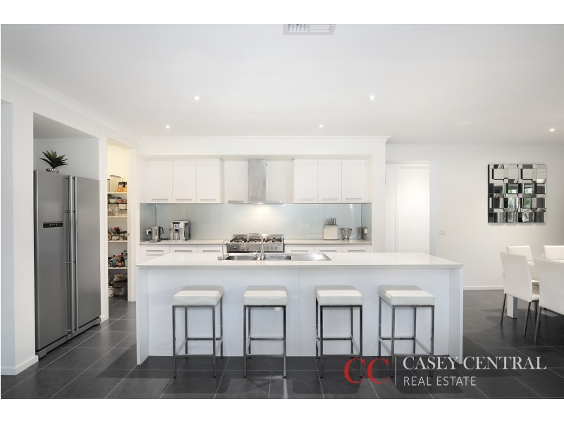 12 Perry Circuit, Cranbourne North VIC 3977