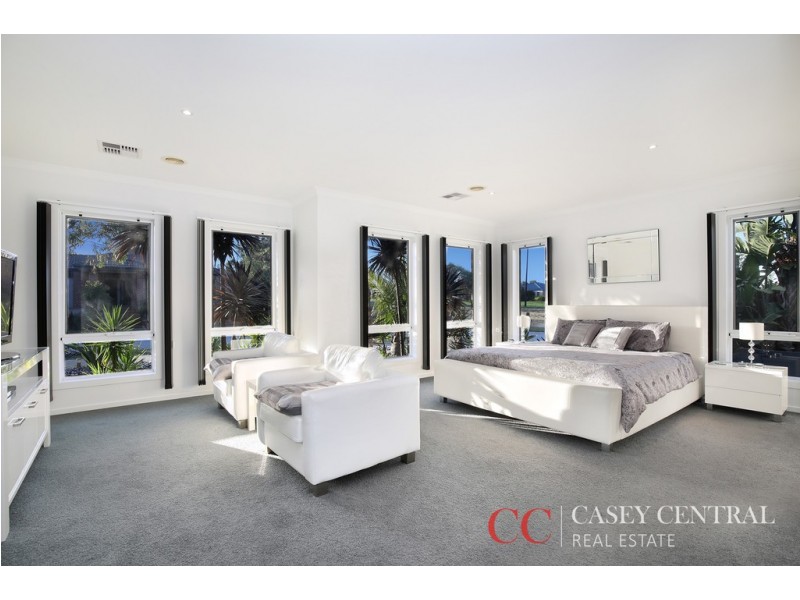 12 Perry Circuit, Cranbourne North VIC 3977