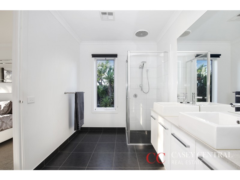 12 Perry Circuit, Cranbourne North VIC 3977