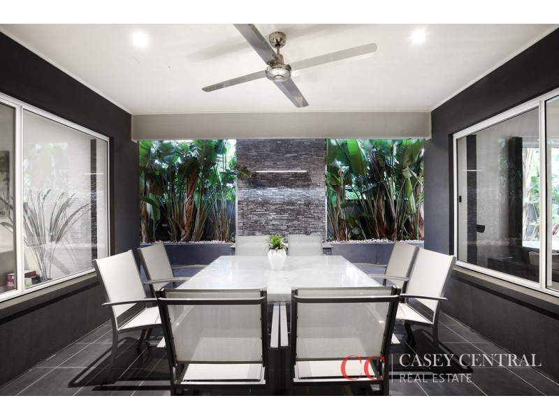 12 Perry Circuit, Cranbourne North VIC 3977