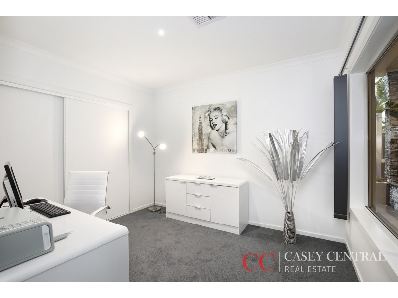 12 Perry Circuit, Cranbourne North VIC 3977