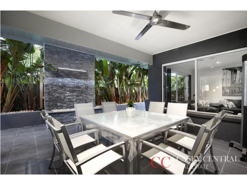 12 Perry Circuit, Cranbourne North VIC 3977