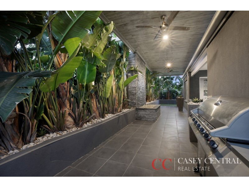 12 Perry Circuit, Cranbourne North VIC 3977