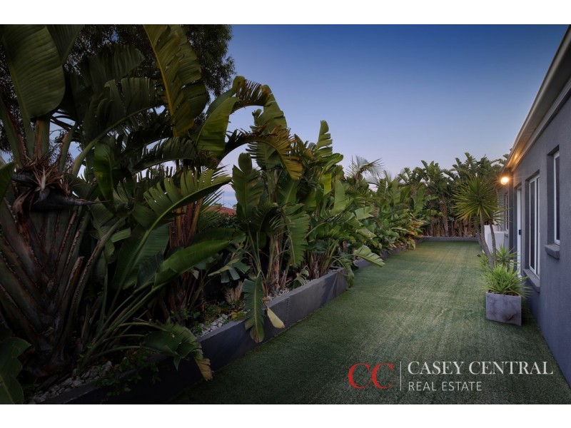 12 Perry Circuit, Cranbourne North VIC 3977