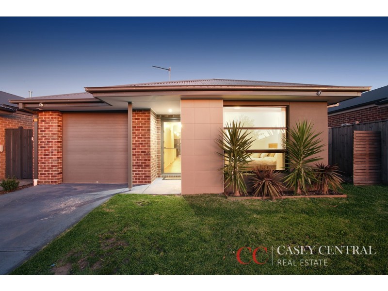 11 Lindwall Drive, Cranbourne West VIC 3977