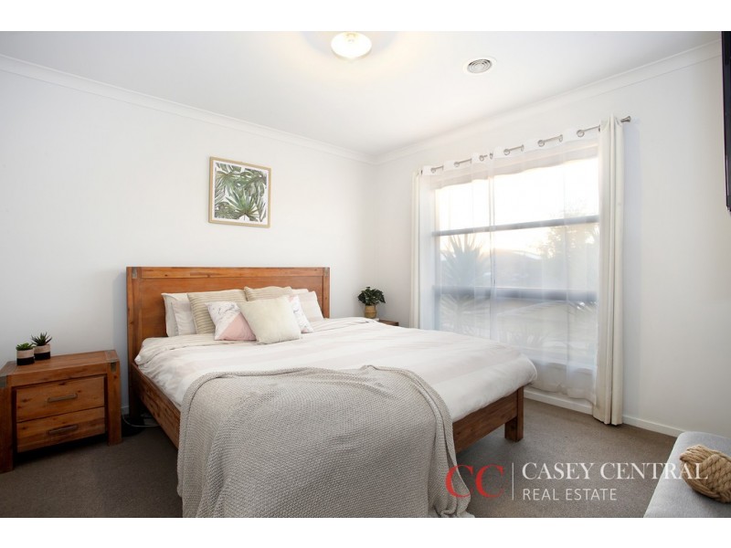 11 Lindwall Drive, Cranbourne West VIC 3977