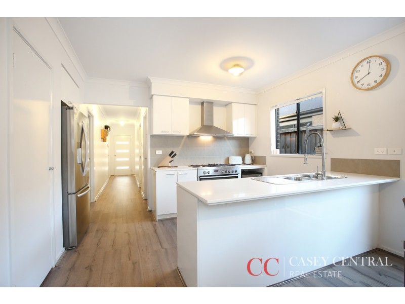 11 Lindwall Drive, Cranbourne West VIC 3977