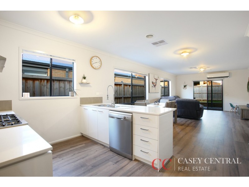 11 Lindwall Drive, Cranbourne West VIC 3977