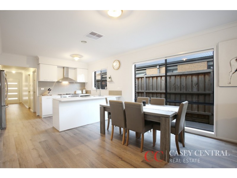 11 Lindwall Drive, Cranbourne West VIC 3977