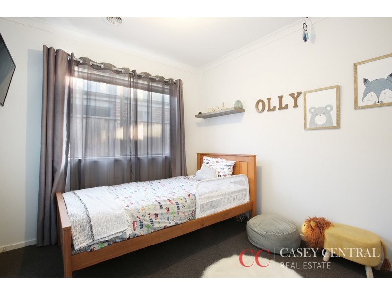 11 Lindwall Drive, Cranbourne West VIC 3977