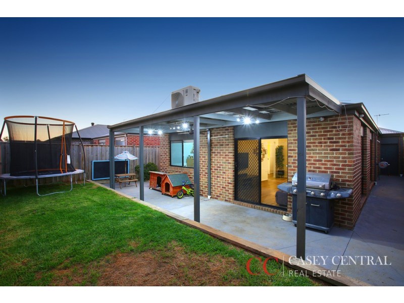 11 Lindwall Drive, Cranbourne West VIC 3977