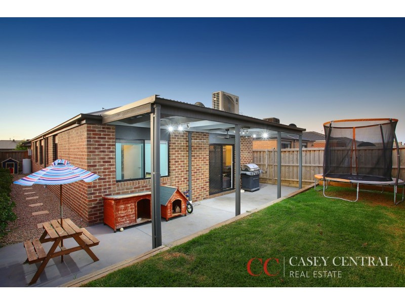 11 Lindwall Drive, Cranbourne West VIC 3977