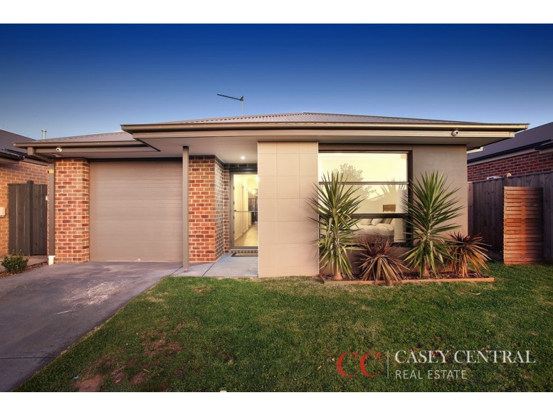 11 Lindwall Drive, Cranbourne West VIC 3977