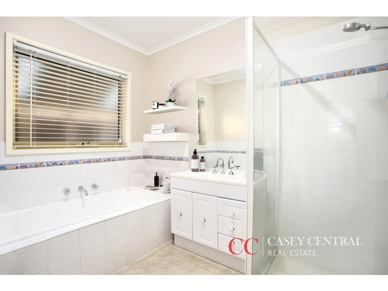 22 Tuileries Rise, Narre Warren South VIC 3805