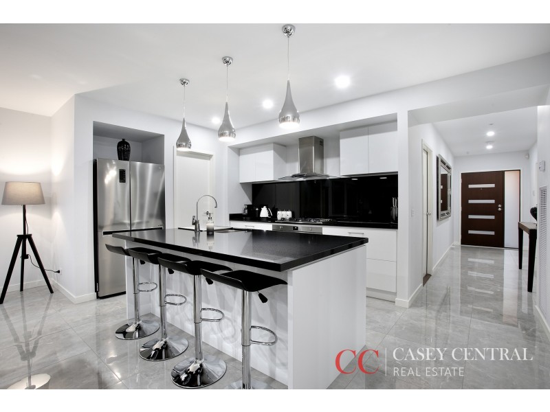 58 Chambers Crescent, Cranbourne North VIC 3977