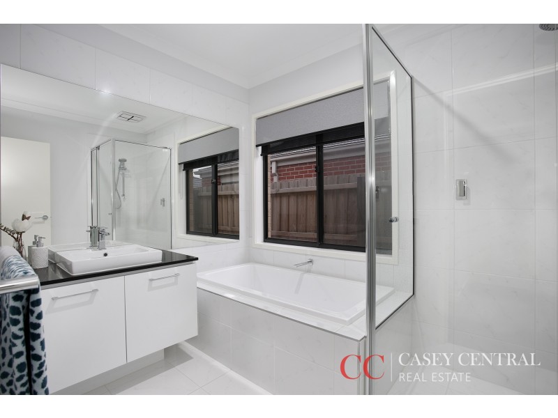 58 Chambers Crescent, Cranbourne North VIC 3977