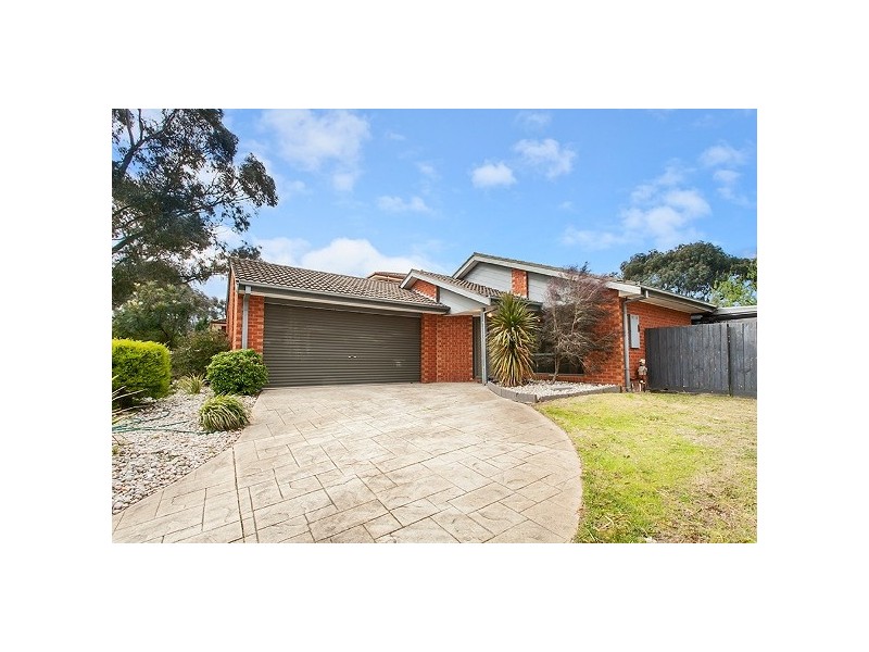 15 Bowman Close, Narre Warren South VIC 3805