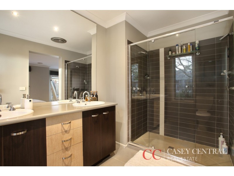 4 Dorset Court, Cranbourne North VIC 3977