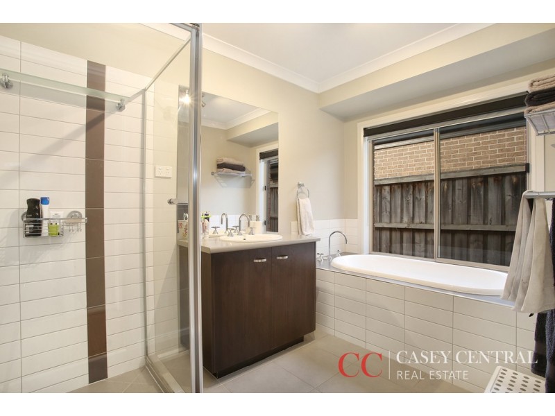 4 Dorset Court, Cranbourne North VIC 3977