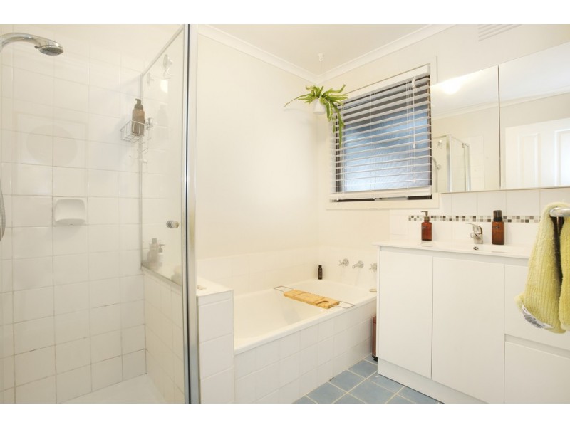 16 Fernwood Road, Narre Warren VIC 3805