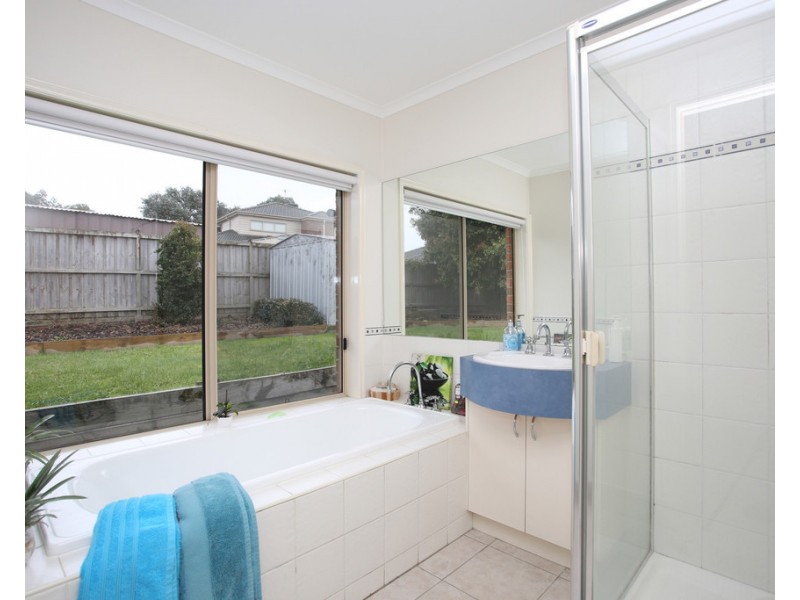 82 Robinswood Parade, Narre Warren South VIC 3805