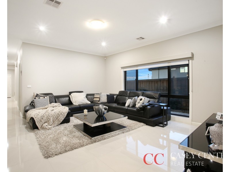 85 Rossiter Retreat, Cranbourne North VIC 3977
