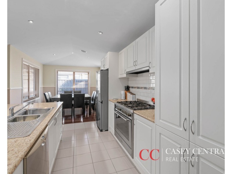 18 Yorkshire Drive, Cranbourne North VIC 3977