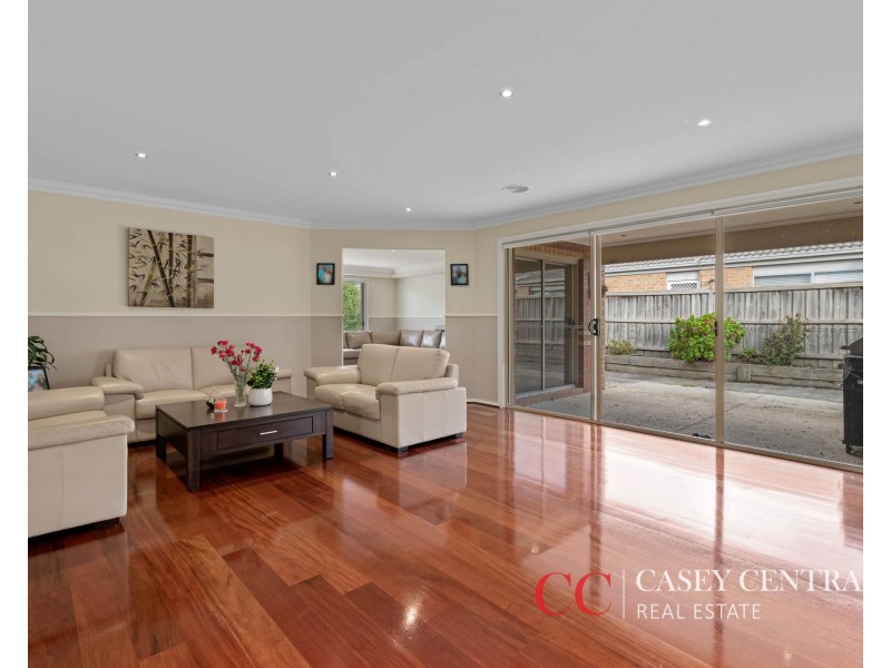 18 Yorkshire Drive, Cranbourne North VIC 3977