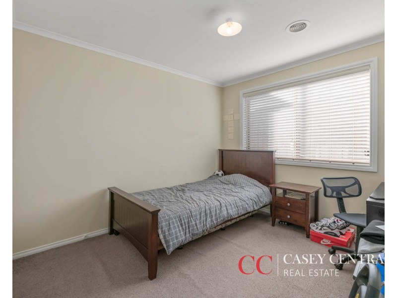 18 Yorkshire Drive, Cranbourne North VIC 3977